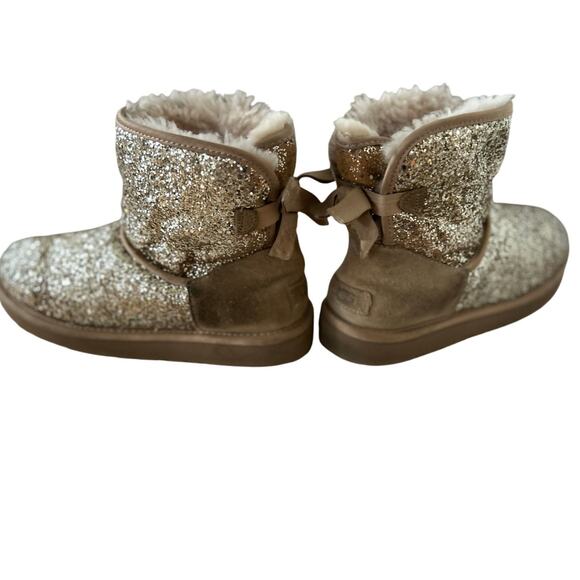UGG Gold Glitter Sparkle Ankle Shearling Line Bow Back Boot - Picture 4 of 12